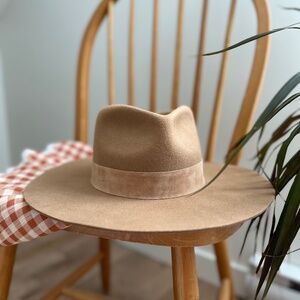 Lack of color Mirage brown suede hat